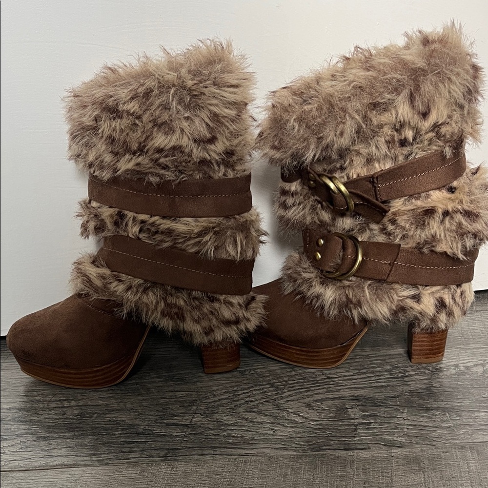 Buckle Faux Fur-Strap Heeled Boot - Brown